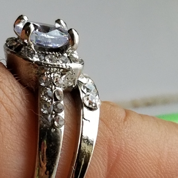 Princess Cut Cubic Zirconia Luxury 2pcs Ring Bands New - Picture 2 of 3